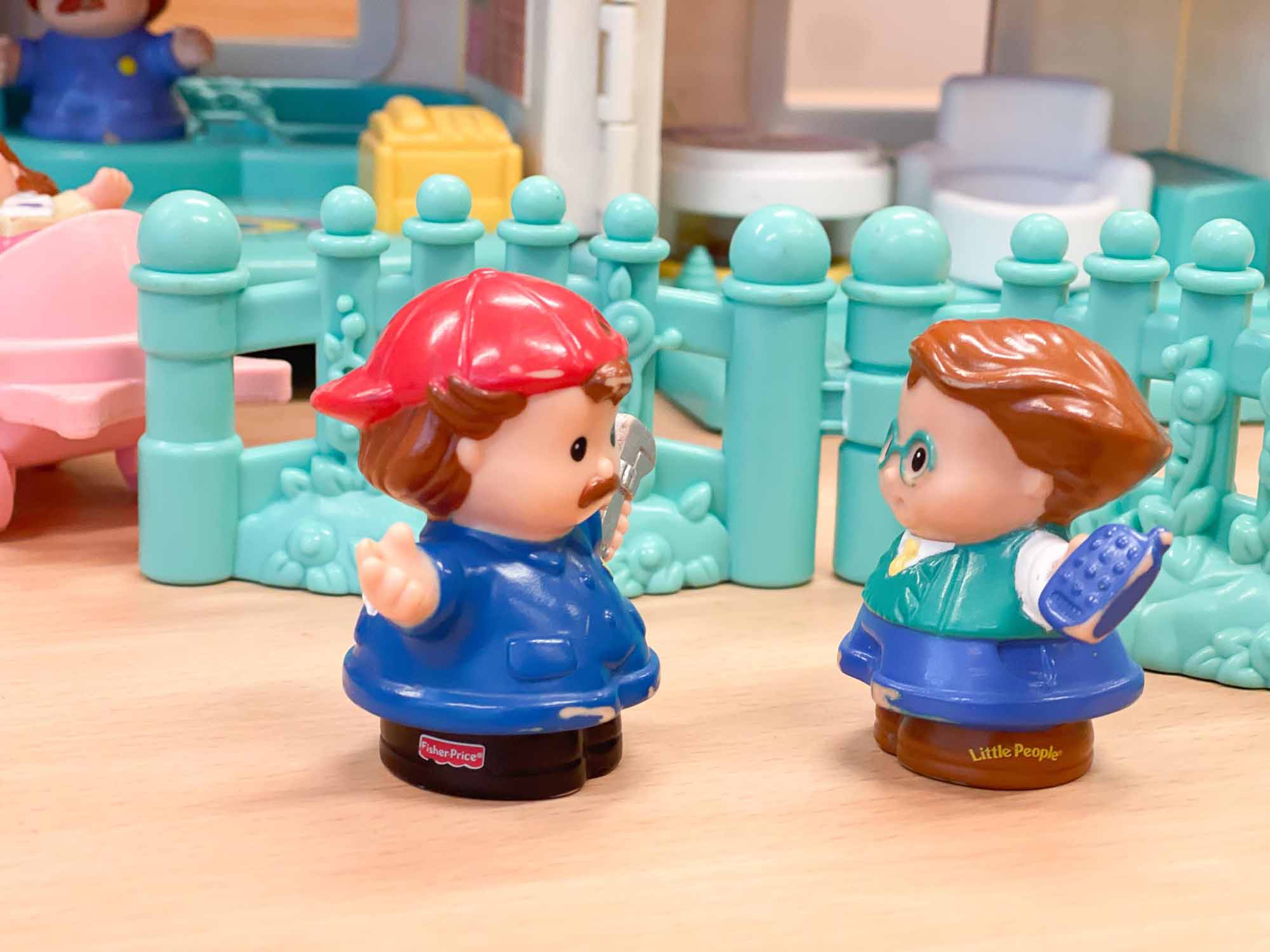 Speelgoed poppetjes van kinderopvang locatie.